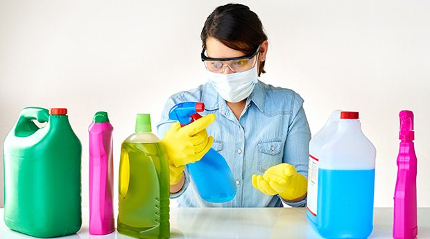  Người bệnh tuyệt đối không để làn da tiếp xúc trực tiếp với hoá chất tẩy rửa