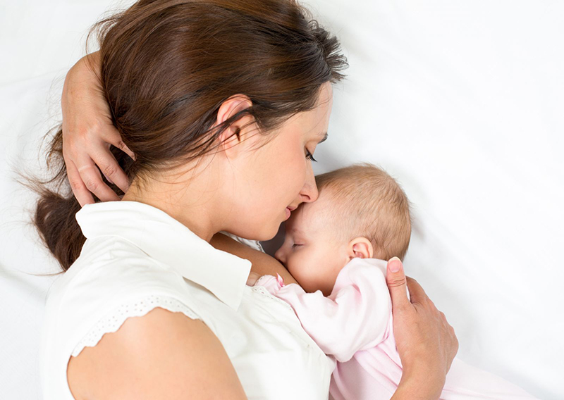 Phụ nữ sau sinh sử dụng ngải cứu có làm mất sữa không?