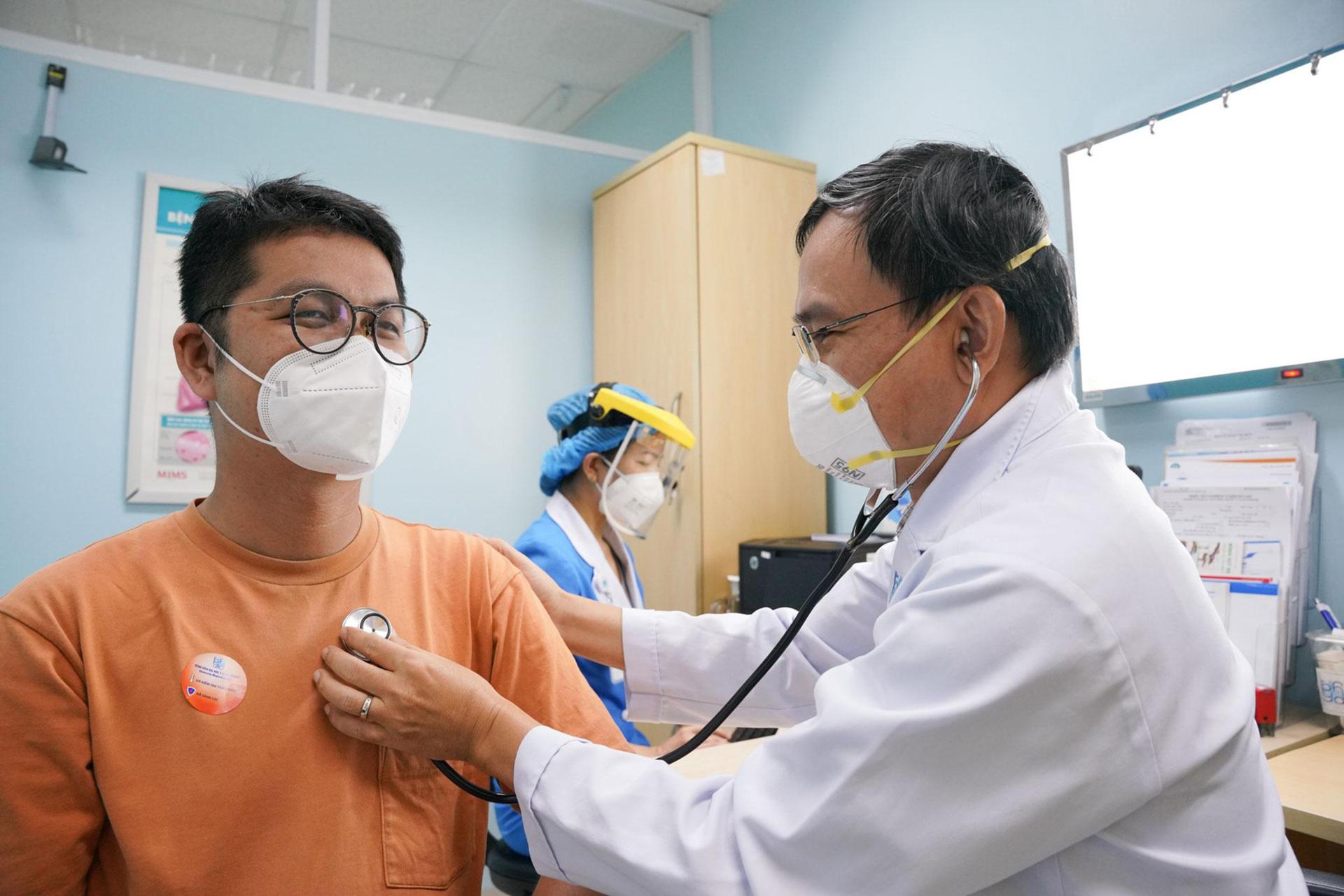 Vì sao đang dương tính thì khoẻ re, khỏi bệnh rồi người trẻ vẫn dính di chứng hậu COVID-19?