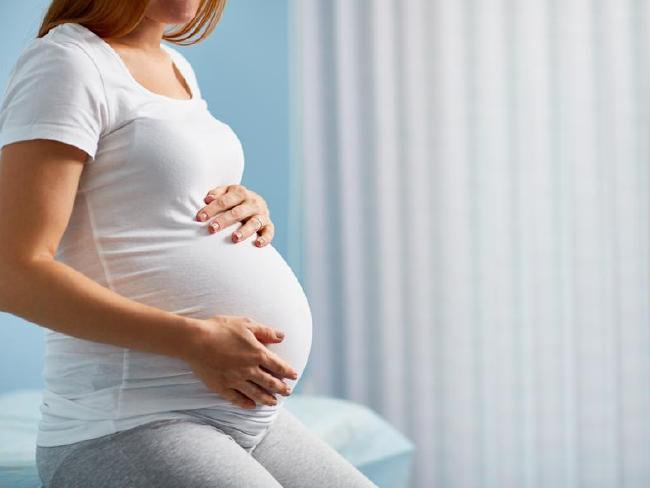 Phụ nữ mang thai có nên dùng ngải cứu? Khi mang thai có kiêng ngải cứu Khánh Thiện không?